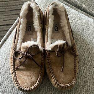 Ugg Slippers-ADULT Size 6-EUC-FIRM-already low price